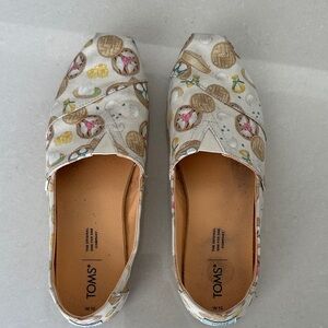 TOMS Women's Dumpling Beige Patterned Flats